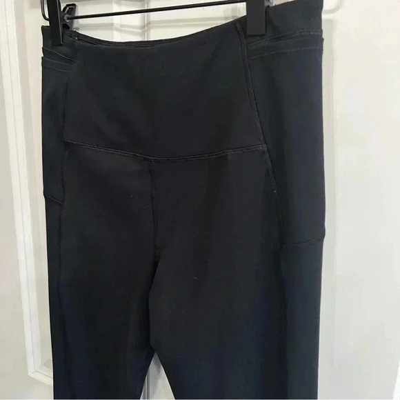 EUC barely worn All in Motion black legging. Great pockets. Comfy fabric. 14/16 - Picture 4 of 7